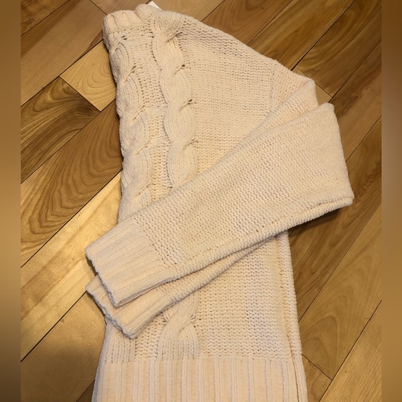 American Eagle Cable Knit Sweater in Cream - Picture 6 of 11